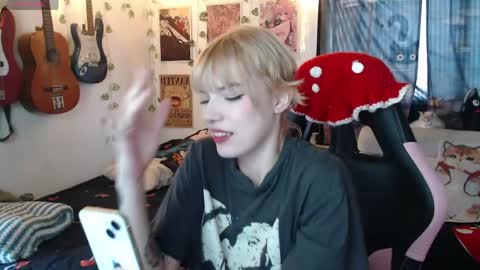 Snapshot of lovely_cass chatting on May 2026 05:11:01 PM Cassie online show from May 2026 05:11:01 PM