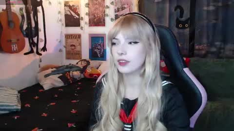 Snapshot of lovely_cass chatting on June 2026 11:38:02 PM Cassie online show from June 2026 11:38:02 PM