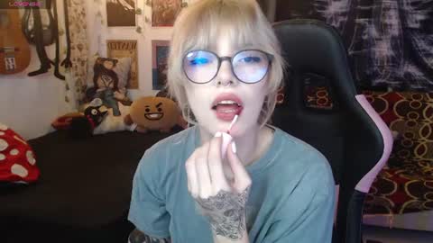 Snapshot of lovely_cass chatting on June 2026 02:11:01 AM Cassie online show from June 2026 02:11:01 AM