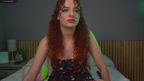 Snapshot of lovely_emma18 chatting on January 2025 12:18:01 PM Emma online show from January 2025 12:18:01 PM