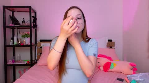 Snapshot of lovely_poppy chatting on October 2025 01:27:01 AM Lolly online show from October 2025 01:27:01 AM