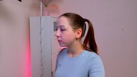 Snapshot of lovely_poppy chatting on October 2025 01:50:02 AM Lolly online show from October 2025 01:50:02 AM