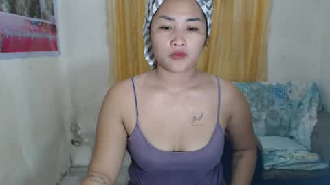 Snapshot of lovely_singlemom chatting on February 2025 01:35:02 AM ask me dear online show from February 2025 01:35:02 AM