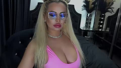Snapshot of lovelyblondyxxx chatting on June 2026 10:40:02 PM PrAllinXXXa online show from June 2026 10:40:02 PM