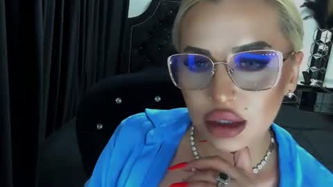 Snapshot of lovelyblondyxxx chatting on June 2026 11:38:02 PM PrAllinXXXa online show from June 2026 11:38:02 PM