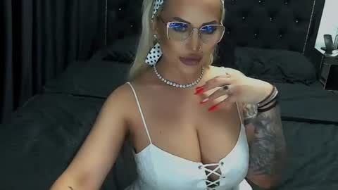 Snapshot of lovelyblondyxxx chatting on June 2026 10:36:02 PM PrAllinXXXa online show from June 2026 10:36:02 PM