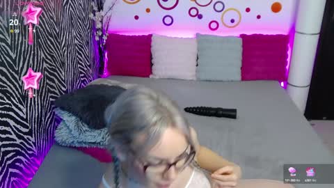 Snapshot of lovelybutterfly chatting on January 2025 01:05:02 PM online show from January 2025 01:05:02 PM