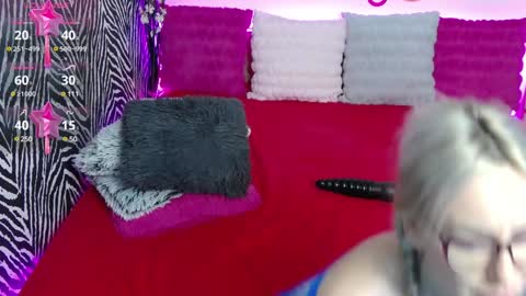 Snapshot of lovelybutterfly chatting on January 2025 01:12:02 PM online show from January 2025 01:12:02 PM