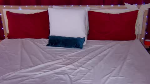 Caroline online show from September 2025 01:33:01 AM