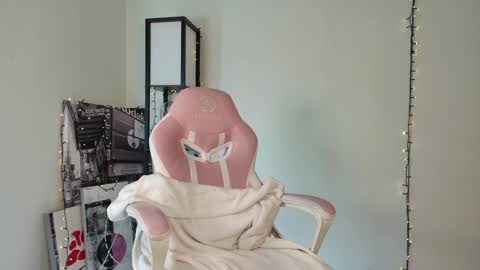 lovelycaroll online show from February 2025 11:22:02 AM
