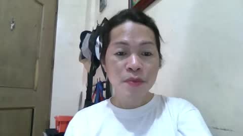 lovelykimts32 online show from September 2025 01:44:01 AM