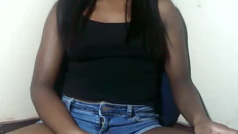 lovelylarra online show from January 2026 11:08:01 PM