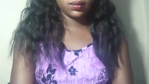 lovelylarra online show from April 2026 06:38:01 PM