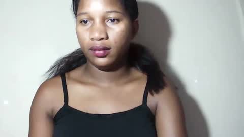 lovelylarra online show from May 2026 10:07:01 PM