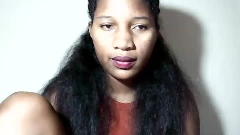 lovelylarra online show from May 2026 09:25:01 AM