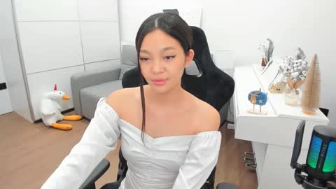Snapshot of lovelynightt chatting on December 2024 02:44:02 AM kim online show from December 2024 02:44:02 AM
