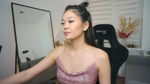 Snapshot of lovelynightt chatting on January 2025 12:13:02 AM kim online show from January 2025 12:13:02 AM