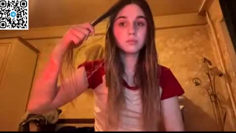 Snapshot of lovelysilk_63 chatting on April 2026 06:28:01 PM ELA online show from April 2026 06:28:01 PM