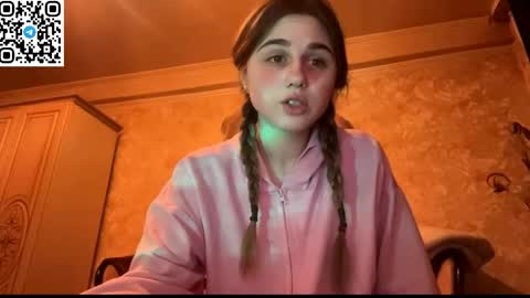Snapshot of lovelysilk_63 chatting on April 2026 06:35:01 PM ELA online show from April 2026 06:35:01 PM