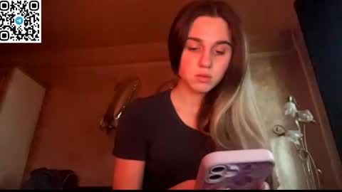 Snapshot of lovelysilk_63 chatting on April 2026 07:39:01 AM ELA online show from April 2026 07:39:01 AM