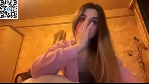 Snapshot of lovelysilk_63 chatting on April 2026 07:20:01 PM ELA online show from April 2026 07:20:01 PM