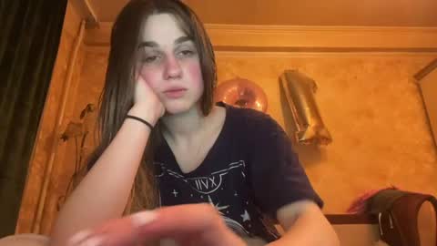 Snapshot of lovelysilk_63 chatting on April 2026 06:47:01 PM ELA online show from April 2026 06:47:01 PM