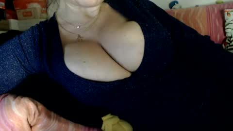Snapshot of lovelywoman22 chatting on February 2025 03:37:01 AM lovelywoman22 online show from February 2025 03:37:01 AM