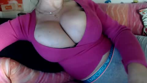 Snapshot of lovelywoman22 chatting on February 2025 03:23:01 AM lovelywoman22 online show from February 2025 03:23:01 AM