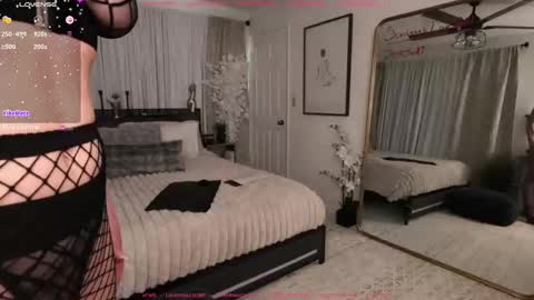 Snapshot of lovemoscarlett chatting on January 2025 09:28:01 PM Scarlett online show from January 2025 09:28:01 PM