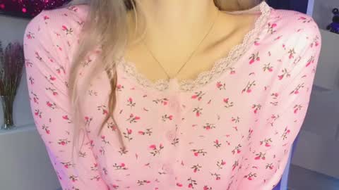 Snapshot of lovendy chatting on January 2025 01:58:01 PM NTMY IM LANA online show from January 2025 01:58:01 PM