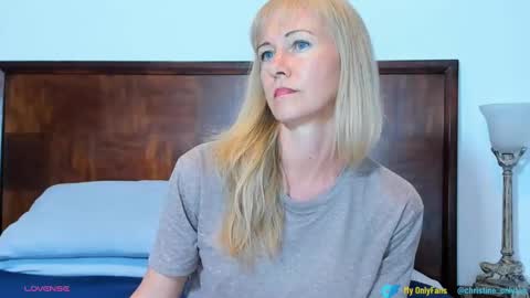 Snapshot of lovense_mature chatting on January 2025 04:16:01 PM Christine online show from January 2025 04:16:01 PM