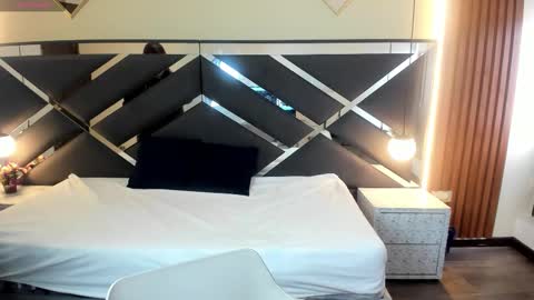 LOVEQUINN online show from February 2026 07:34:02 PM