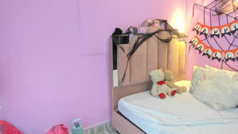 L O V E  online show from October 2025 11:39:02 AM