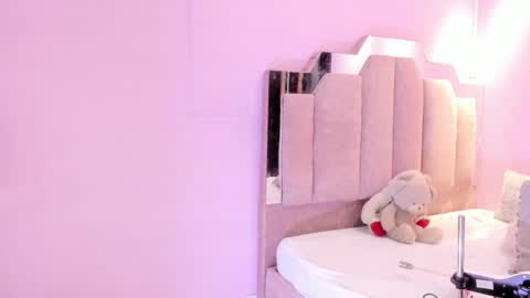 L O V E  online show from November 2025 12:05:02 PM