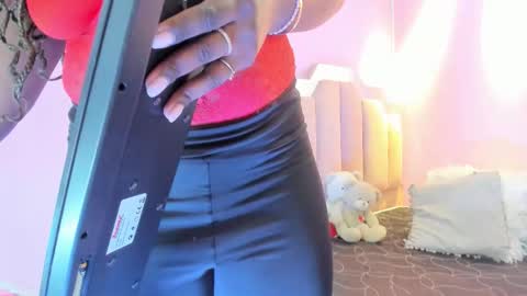 L O V E  online show from November 2025 11:54:01 AM