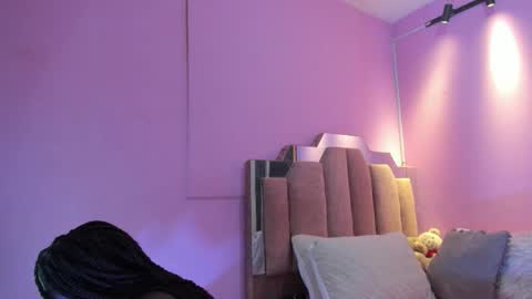 L O V E  online show from December 2025 11:49:02 AM