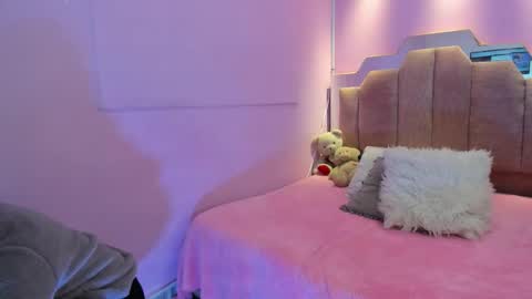 L O V E  online show from February 2026 11:18:01 AM