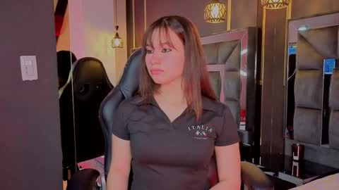 Snapshot of lovequinn_mjs chatting on November 2025 08:21:01 PM Love online show from November 2025 08:21:01 PM