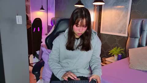 Snapshot of lovequinn_mjs chatting on November 2025 09:11:01 PM Love online show from November 2025 09:11:01 PM