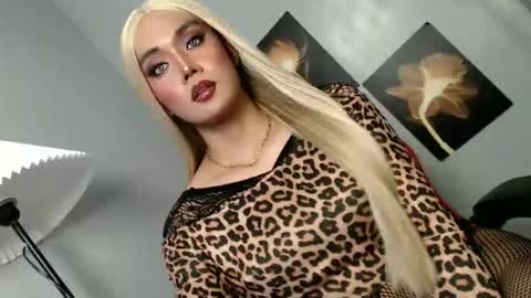 lovers moon22 online show from March 2026 12:16:02 PM