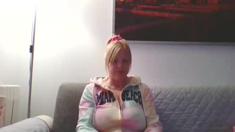 Marlyn online show from October 2025 09:02:01 PM