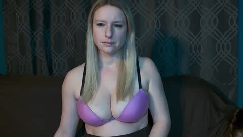 Snapshot of lovingsummer chatting on February 2026 02:52:02 AM Summer online show from February 2026 02:52:02 AM