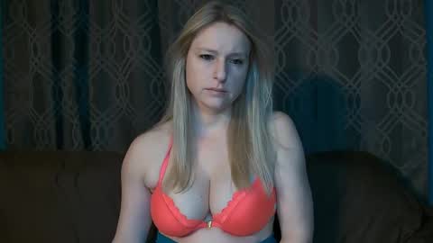 Snapshot of lovingsummer chatting on March 2026 02:28:01 AM Summer online show from March 2026 02:28:01 AM