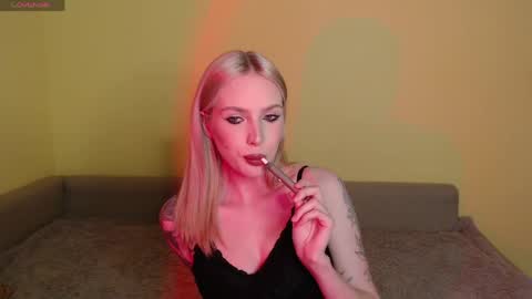 Snapshot of lowerfrancis chatting on April 2026 05:20:02 PM Viola online show from April 2026 05:20:02 PM