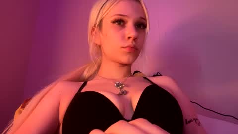 Snapshot of lsdprincess chatting on December 2024 01:28:01 AM Princess  online show from December 2024 01:28:01 AM