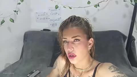 lu_pink online show from May 2026 12:44:02 PM