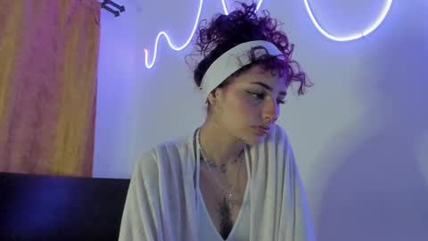 Snapshot of luaar_moon chatting on January 2026 12:05:02 AM Jenn online show from January 2026 12:05:02 AM