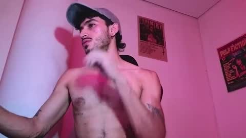 Snapshot of luan_goon chatting on December 2025 10:47:01 PM online show from December 2025 10:47:01 PM