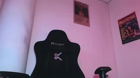 Snapshot of luan_goon chatting on December 2025 11:26:02 AM online show from December 2025 11:26:02 AM