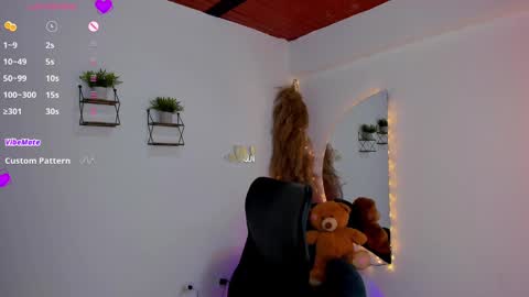 Snapshot of luanabonasx chatting on January 2025 12:04:02 PM Luana online show from January 2025 12:04:02 PM